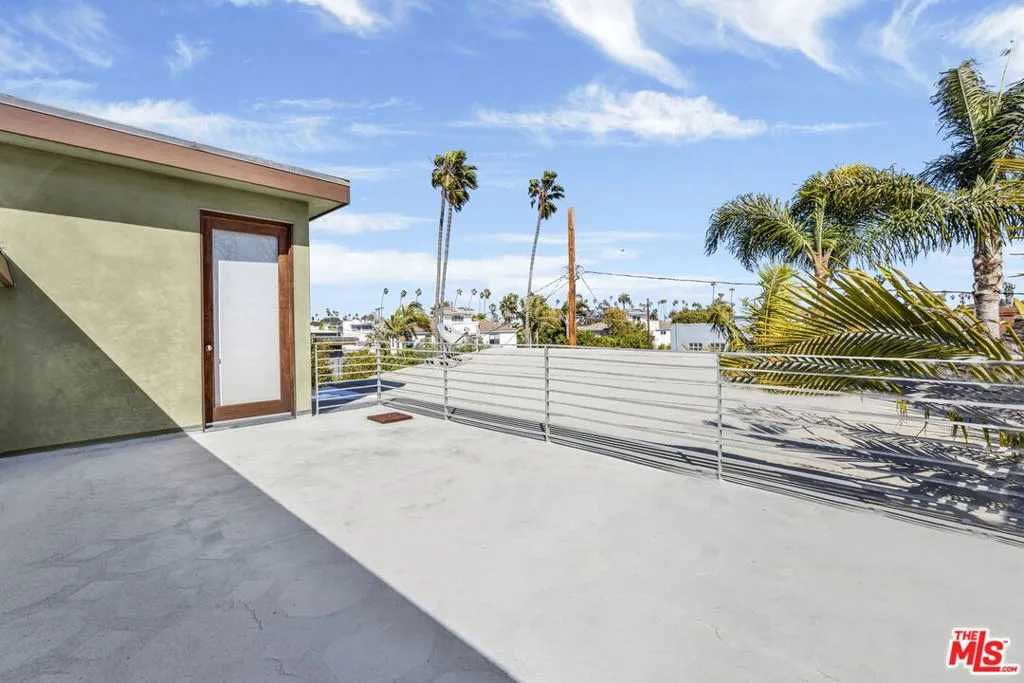 2336 Boone Avenue, Venice, California 90291 home-pic-45