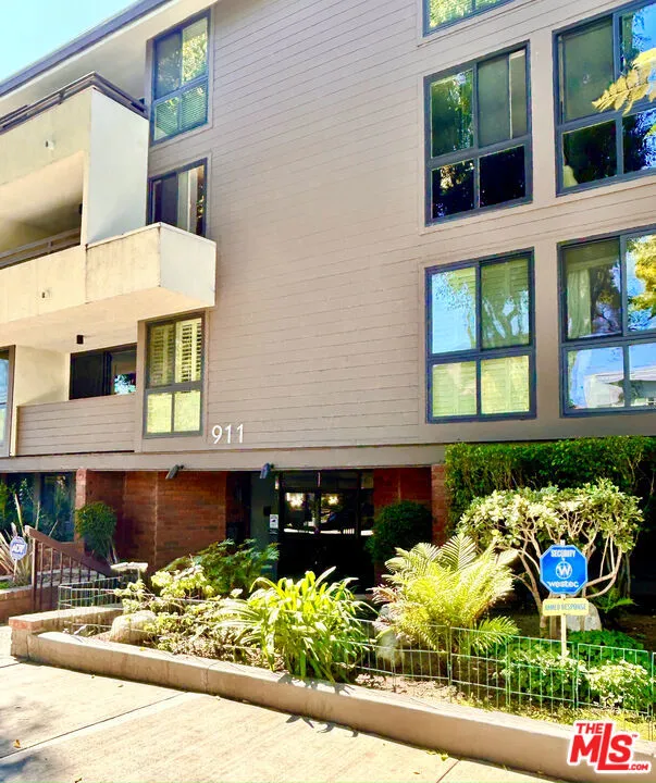 911 N Kings Road 102, West Hollywood, California 90069, 2 Bedrooms Bedrooms, ,2 BathroomsBathrooms,Residential Lease,For Rent,Kings,25509547