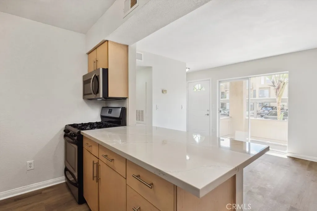 2145 Highpointe Drive 102, Corona, California 92879 home-pic-11