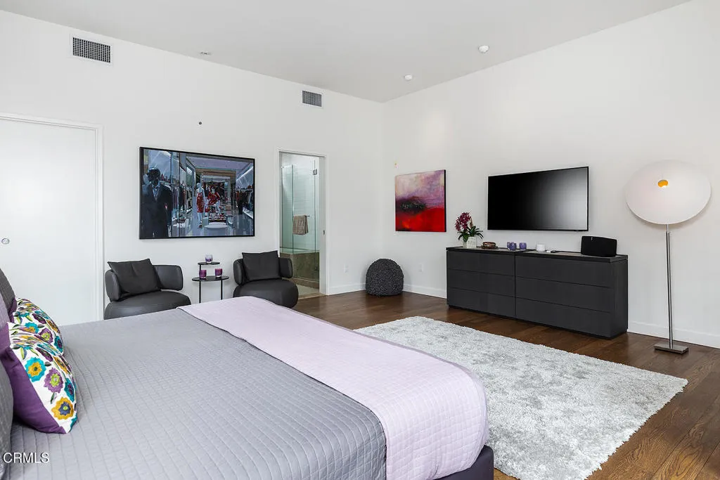 940 E 2nd Street 37, Los Angeles, California 90012 home-pic-24