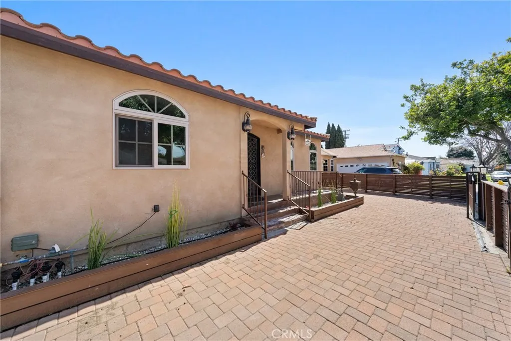 11360 Segrell Way, Culver City, California 90230 home-pic-30