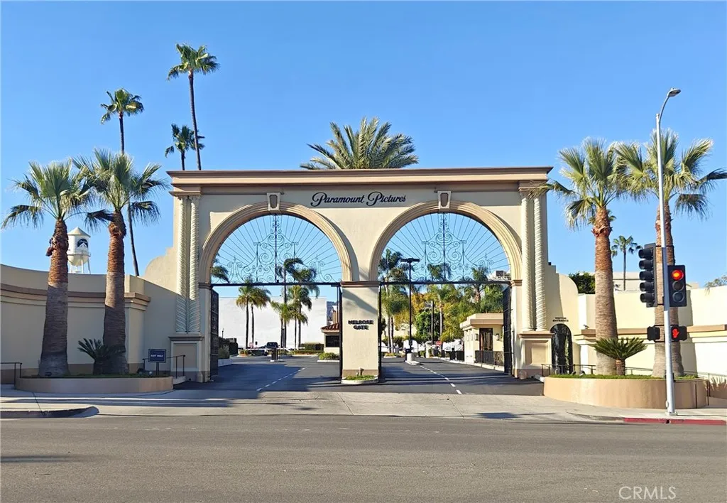 1015 N Gower Street, Los Angeles, California 90038 home-pic-5