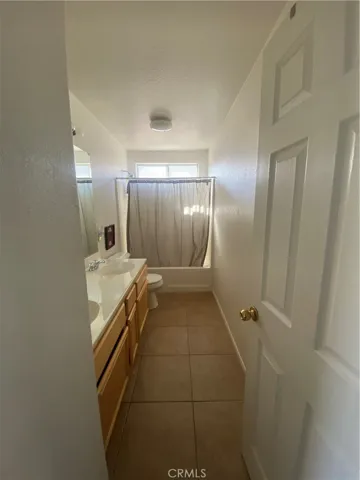 Upstairs secondary bathroom
