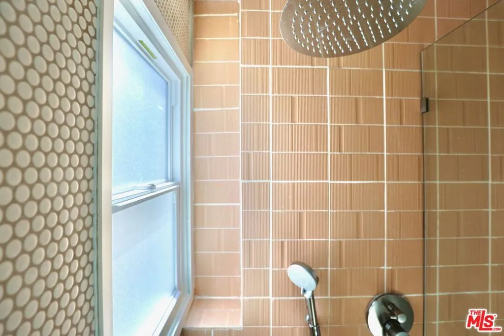 510 E Venice Way, Venice, California 90291 home-pic-20