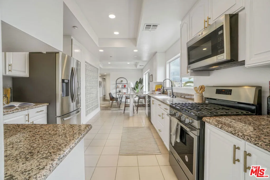 1414 S Saltair Avenue 301, Los Angeles, California 90025 home-pic-6