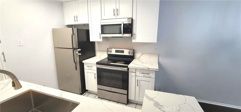 New Kitchen, quartz counter tops