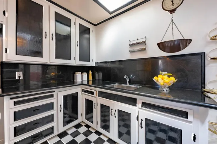 327 Madison Street, San Francisco, California 94134