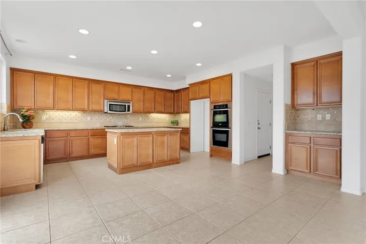 13083 Holmwood Court, Victorville, California 92392