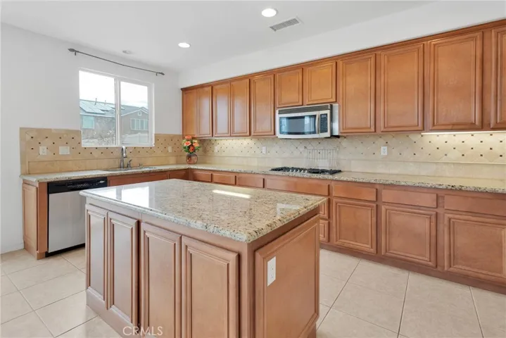 13083 Holmwood Court, Victorville, California 92392