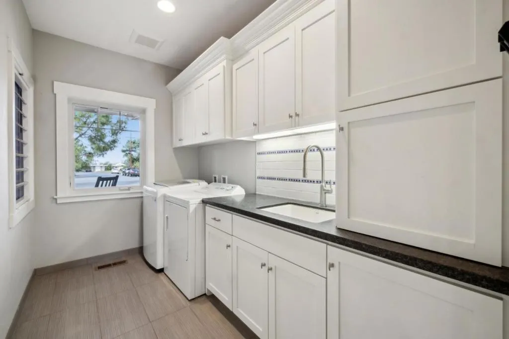 21150 Grenola Drive, Cupertino, California 95014 home-pic-22