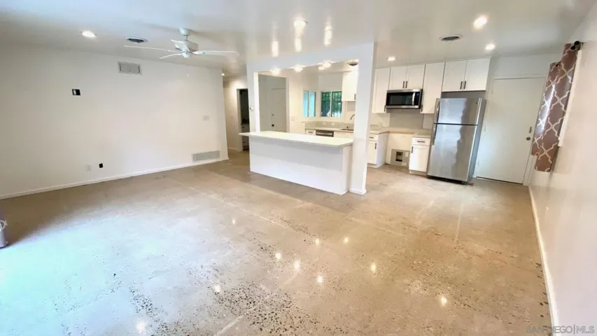 5212 Auburn Drive, San Diego, California 92105