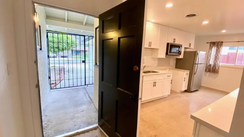 5212 Auburn Drive, San Diego, California 92105