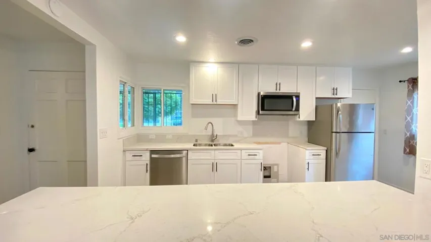 5212 Auburn Drive, San Diego, California 92105