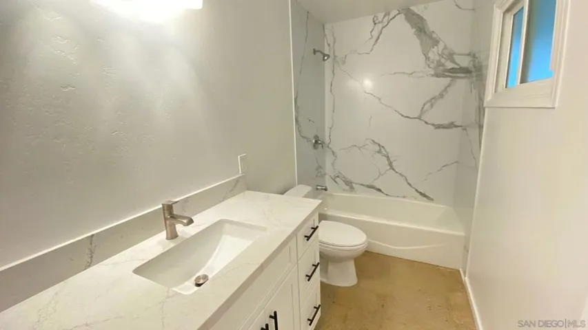 5212 Auburn Drive, San Diego, California 92105
