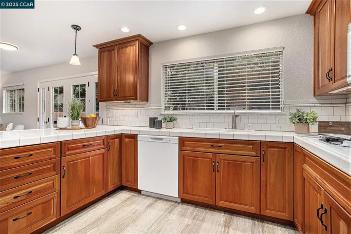 6 Sean Ct, Pleasant Hill, California 94523