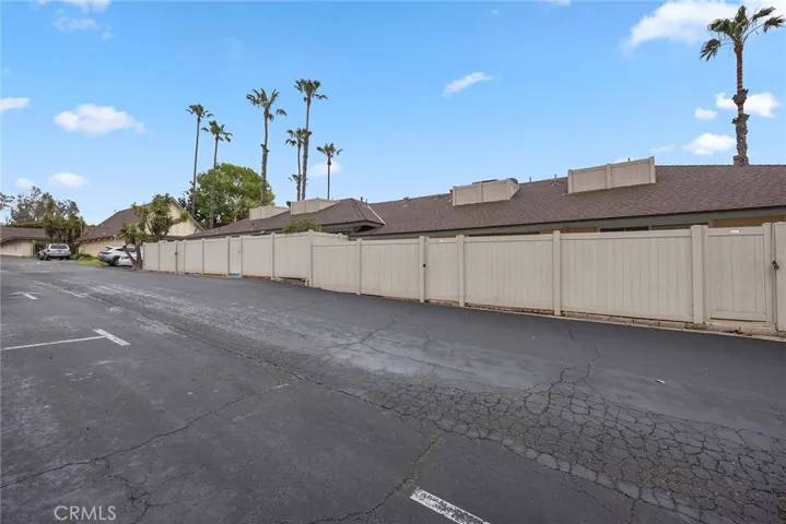 Alley Access with Close Parking and a 1 Car Garage