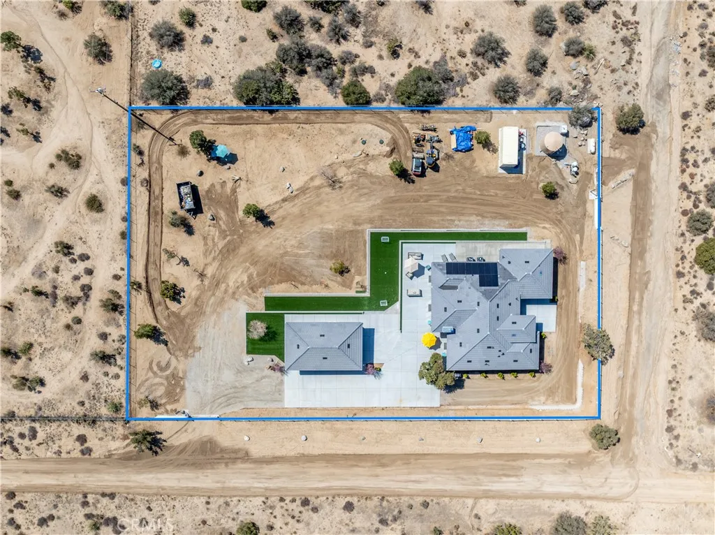 Plenty of room for horses, dogs, chickens and gardening!