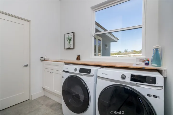 Separate Laundry room off kitchen
