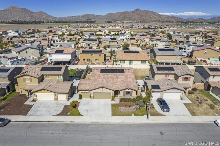 32098 Bunkhouse Rd, Winchester, California 92596