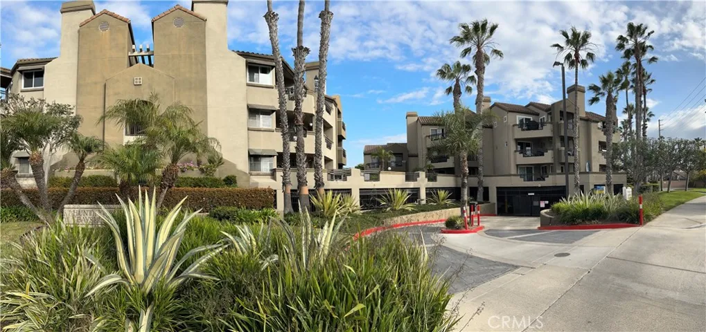 310 Lake Street 114, Huntington Beach, California 92648