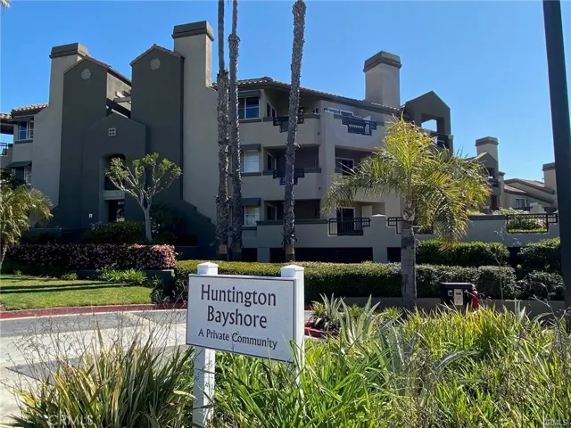 310 Lake Street 114, Huntington Beach, California 92648