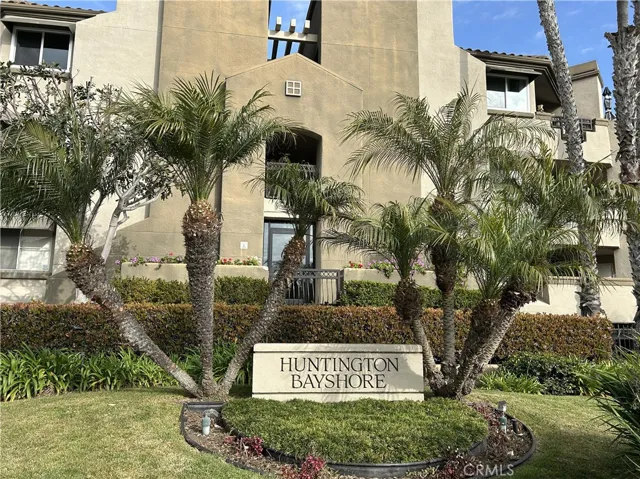 310 Lake Street 114, Huntington Beach, California 92648