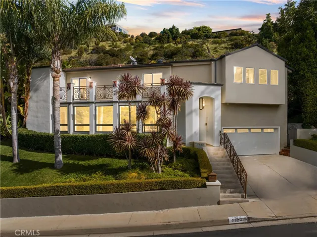 7923 Electra Drive, Los Angeles, California 90046, 4 Bedrooms Bedrooms, ,5 BathroomsBathrooms,Residential,For Sale,Electra,WS25057637