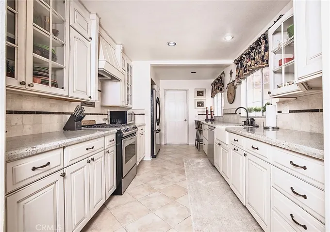 5730 Falling Leaf Lane, Jurupa Valley, California 92509