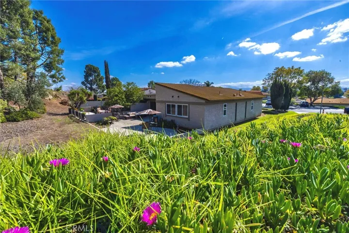 5730 Falling Leaf Lane, Jurupa Valley, California 92509