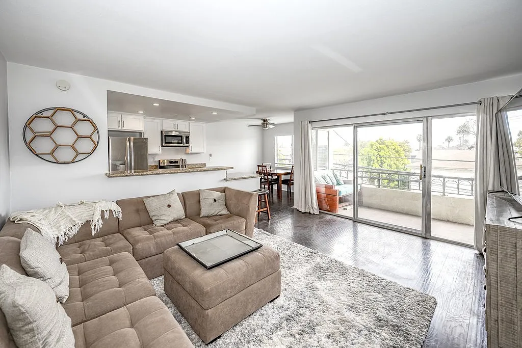 420 Redondo Avenue 207, Long Beach, California 90814, 1 Bedroom Bedrooms, ,1 BathroomBathrooms,Residential,For Sale,Redondo,SR25057682