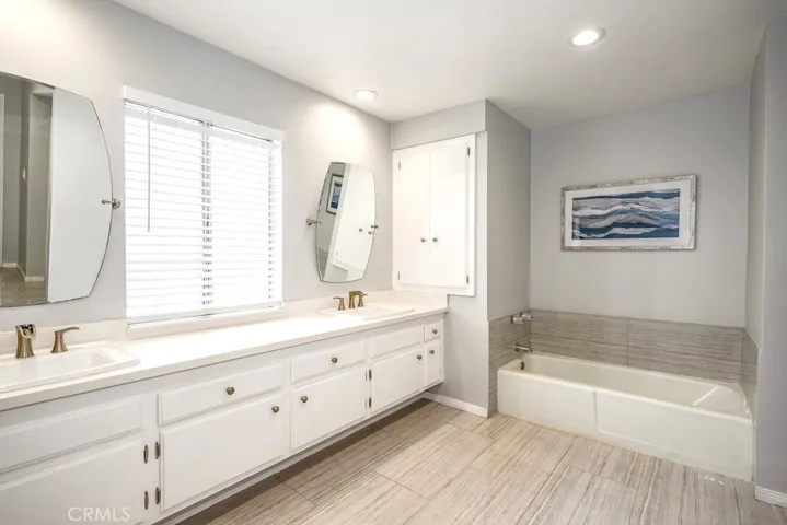 420 Redondo Avenue 207, Long Beach, California 90814