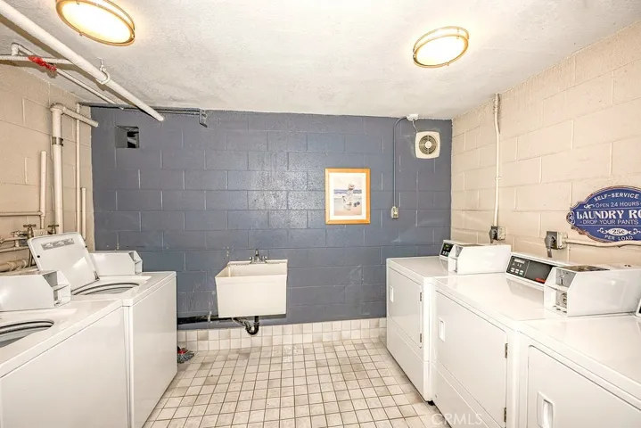 420 Redondo Avenue 207, Long Beach, California 90814
