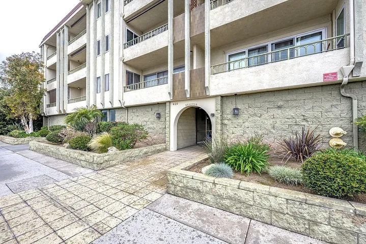 420 Redondo Avenue 207, Long Beach, California 90814