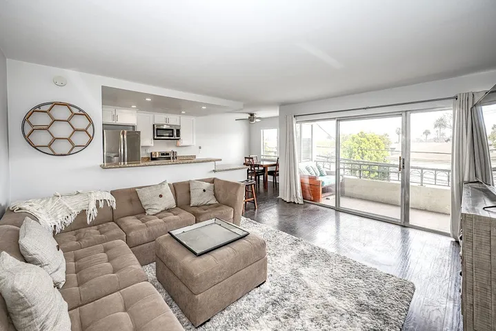 420 Redondo Avenue 207, Long Beach, California 90814