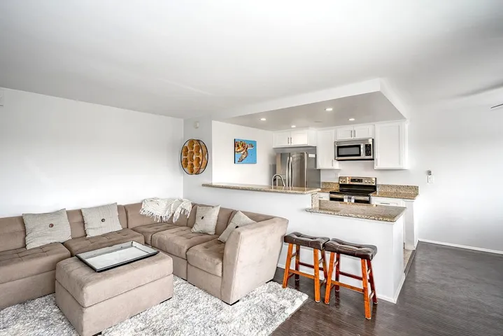 420 Redondo Avenue 207, Long Beach, California 90814