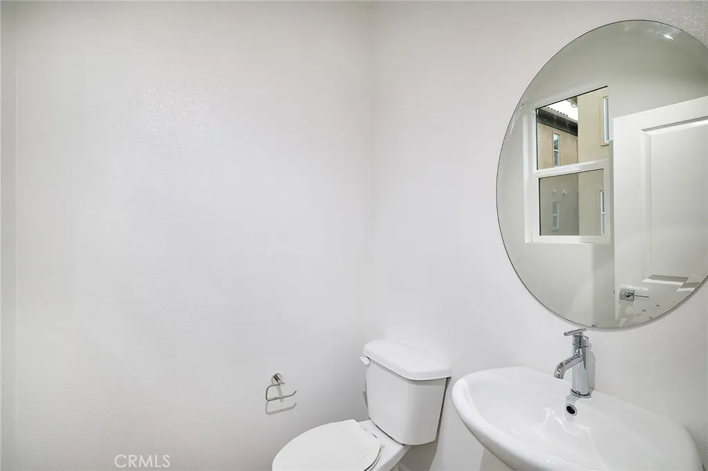 6046 Fairfax Drive, Eastvale, California 92880 home-pic-9