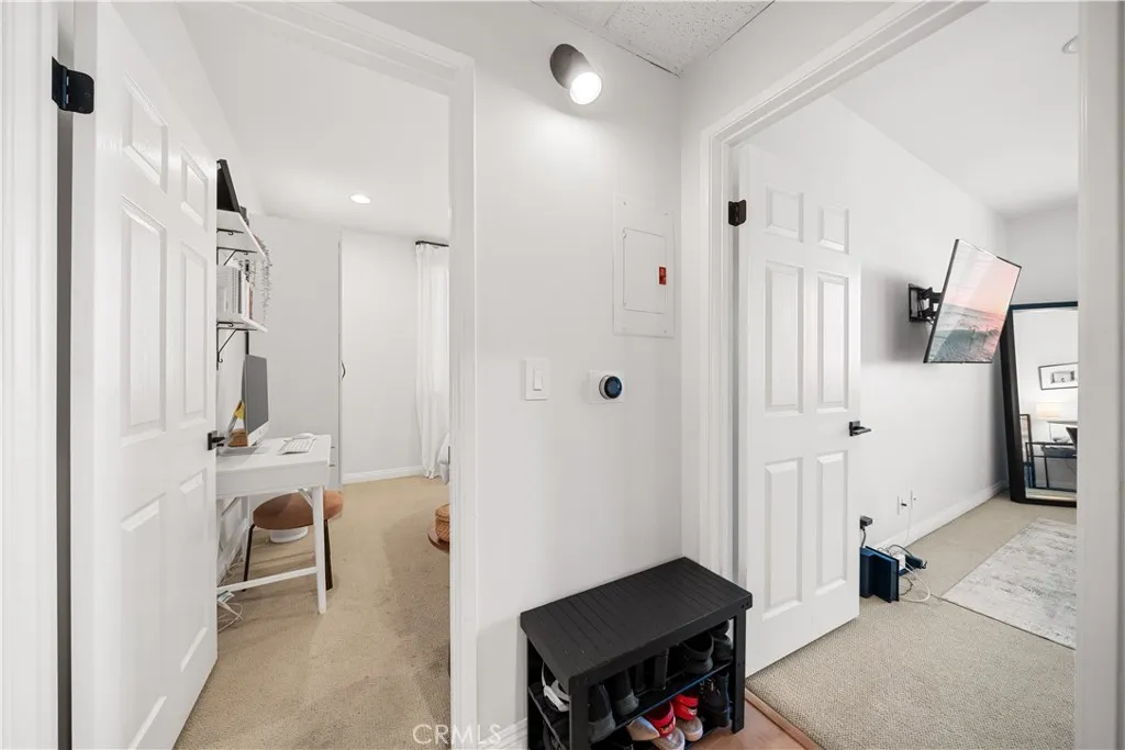 945 N Hudson Avenue 104, Los Angeles, California 90038 home-pic-7