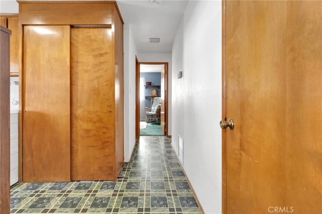 2329 E Canyon Drive, Wrightwood, California 92397 home-pic-19
