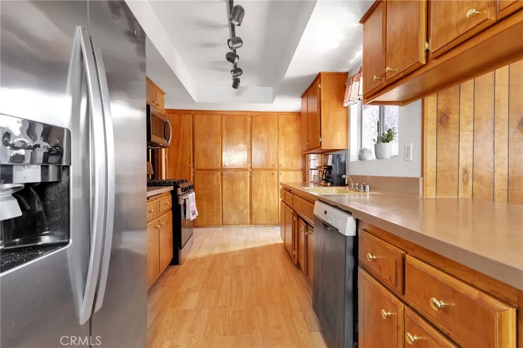 2329 E Canyon Drive, Wrightwood, California 92397 home-pic-10