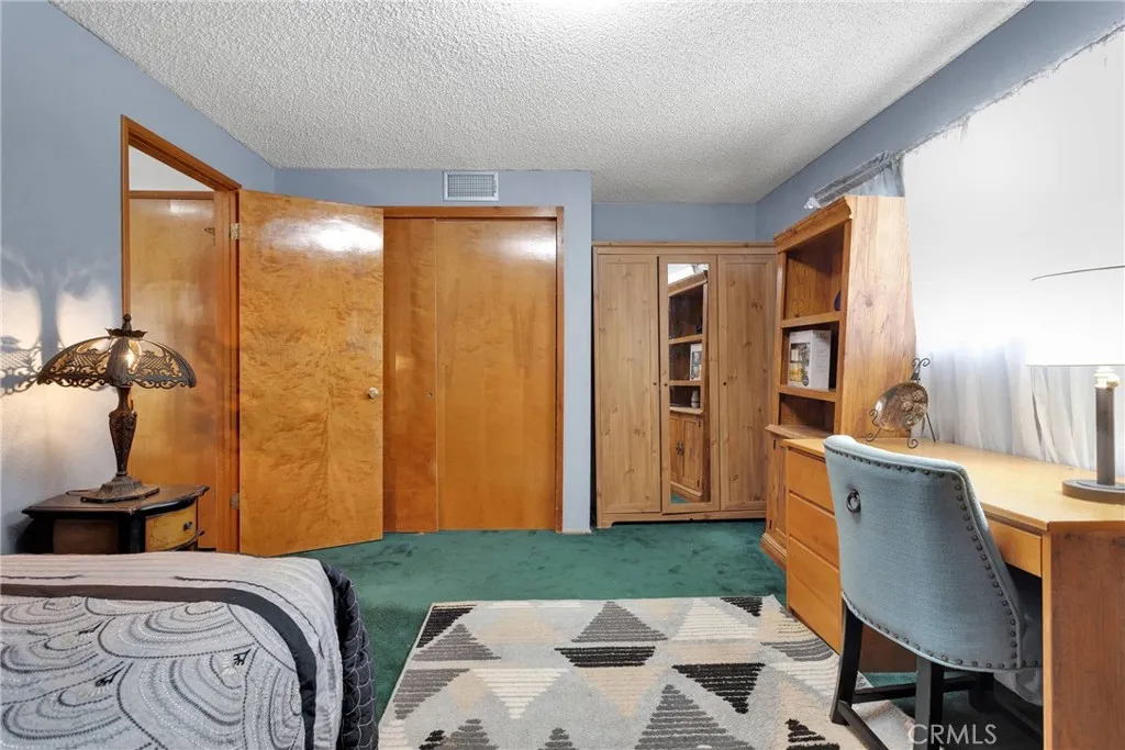 2329 E Canyon Drive, Wrightwood, California 92397 home-pic-18