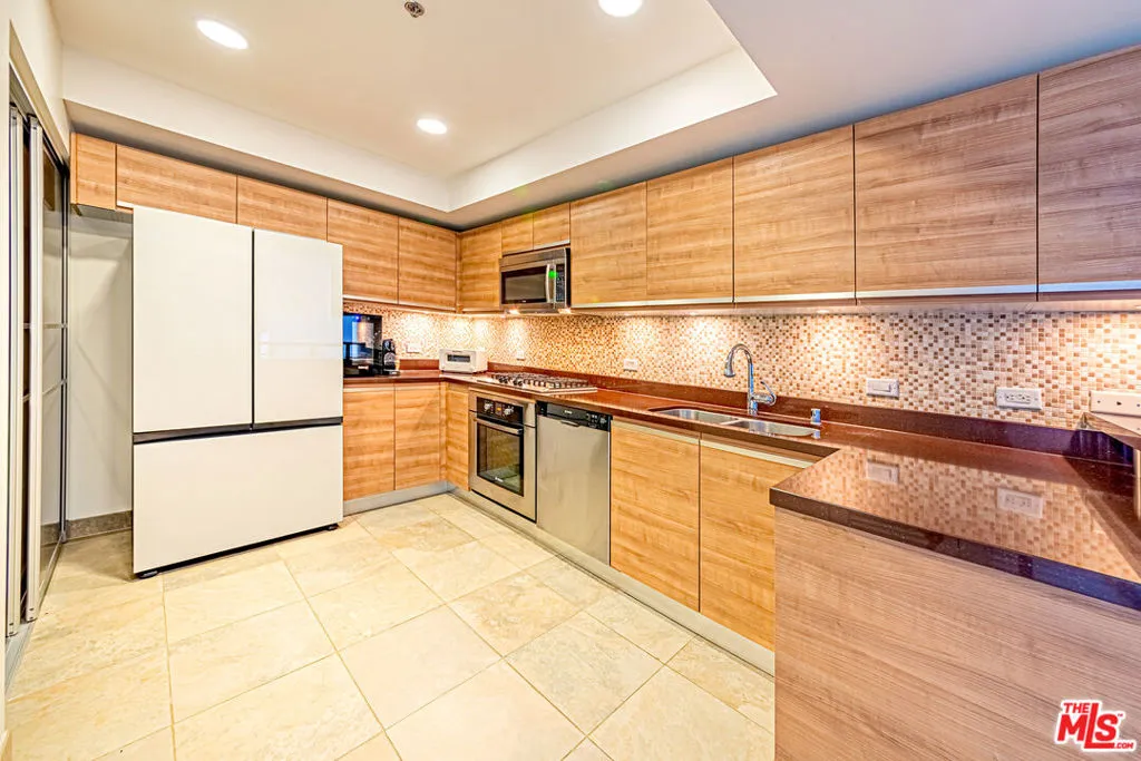 3785 Wilshire Boulevard 1805, Los Angeles, California 90010 home-pic-6