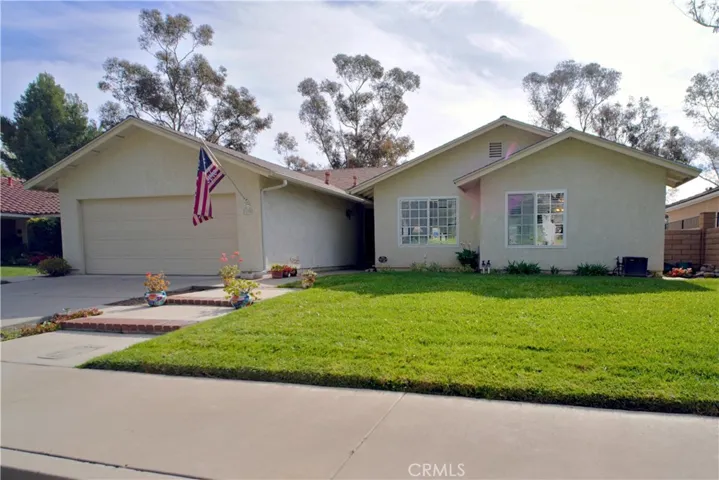 21952 Esplendor, Mission Viejo, California 92691