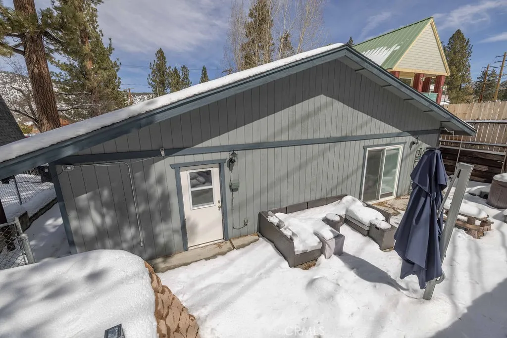1204 E Country Club Boulevard, Big Bear City, California 92314 home-pic-33