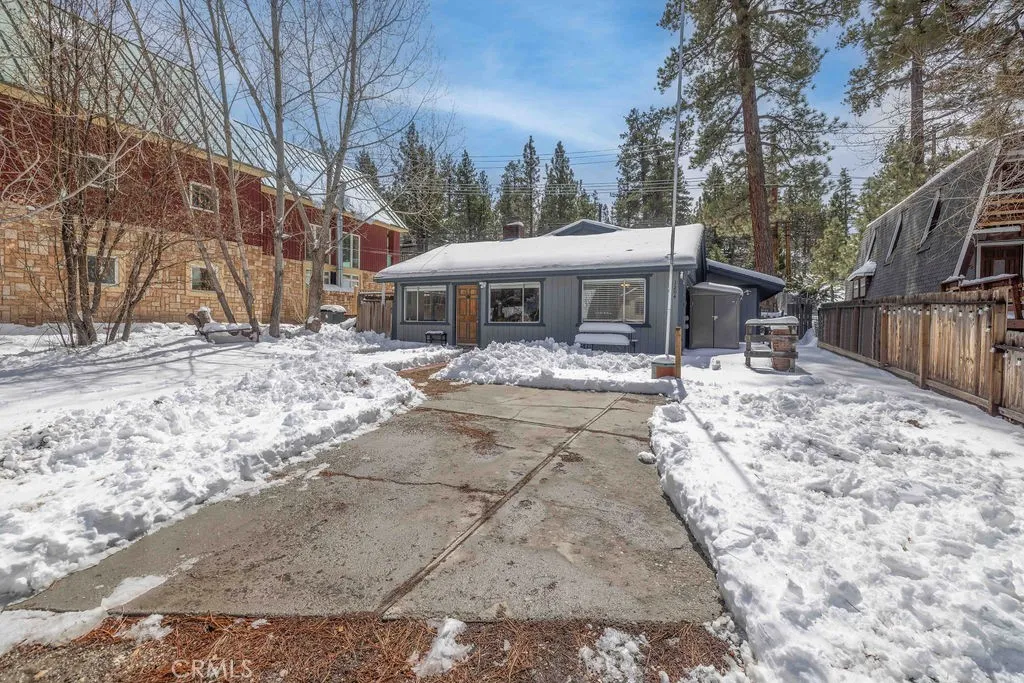 1204 E Country Club Boulevard, Big Bear City, California 92314 home-pic-2