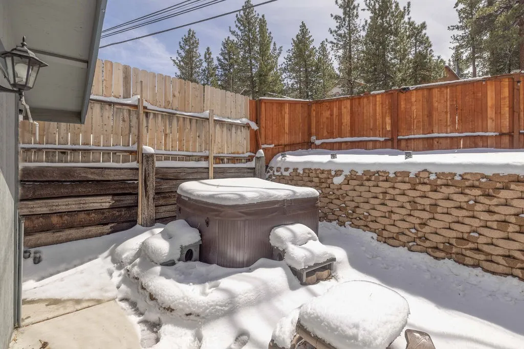 1204 E Country Club Boulevard, Big Bear City, California 92314 home-pic-31