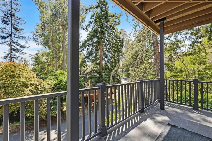 7425 Skyline Blvd, Oakland, California 94611