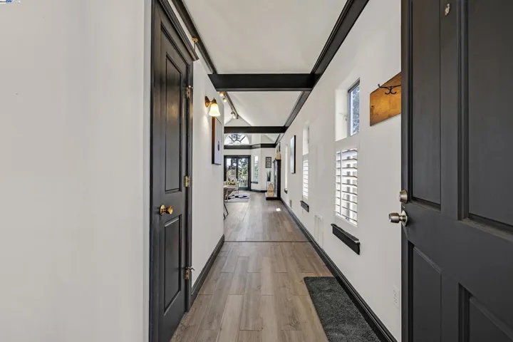 7425 Skyline Blvd, Oakland, California 94611