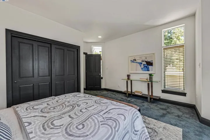 7425 Skyline Blvd, Oakland, California 94611
