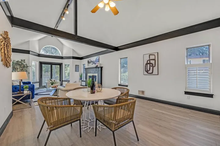 7425 Skyline Blvd, Oakland, California 94611