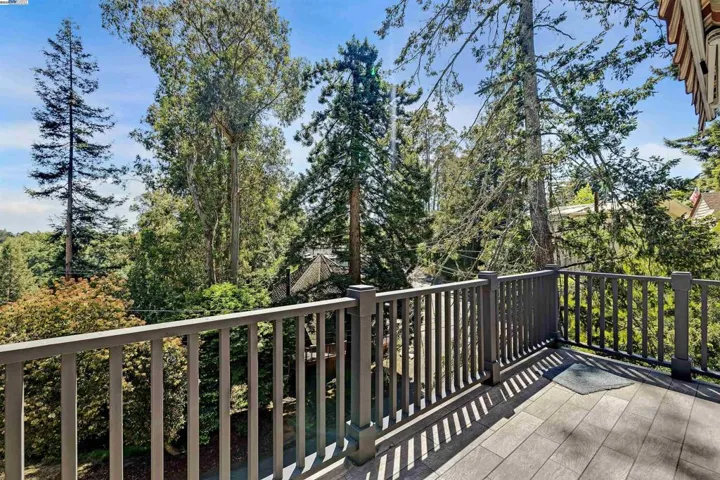 7425 Skyline Blvd, Oakland, California 94611